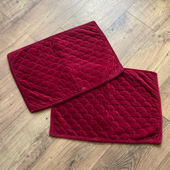 Pottery Barn Kitchen Pottery Barn Red Velvet Placemats Poshmark